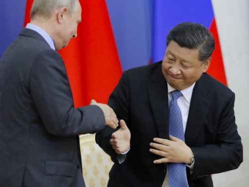 Xi-shake-with-Putin-900×540